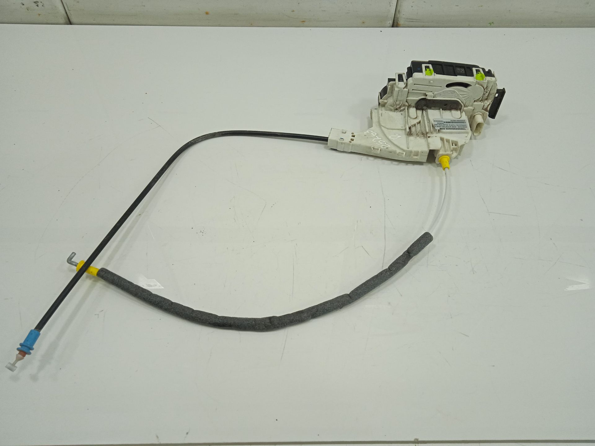 Cerradura puerta delantera derecha 210211213214216 cdi (906.6