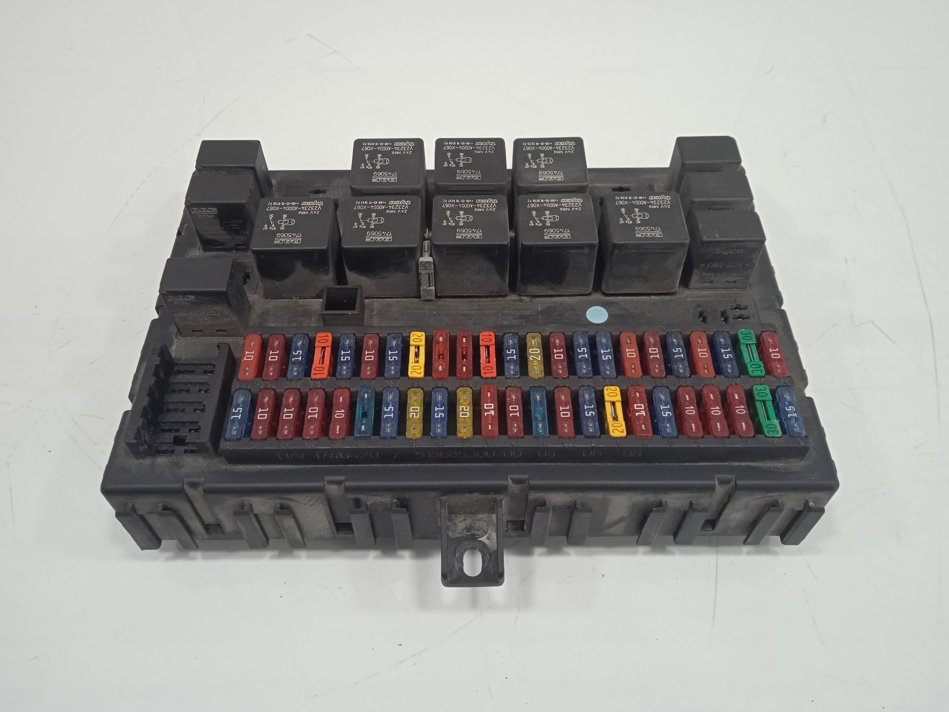 Caja reles / fusibles   no identificado
