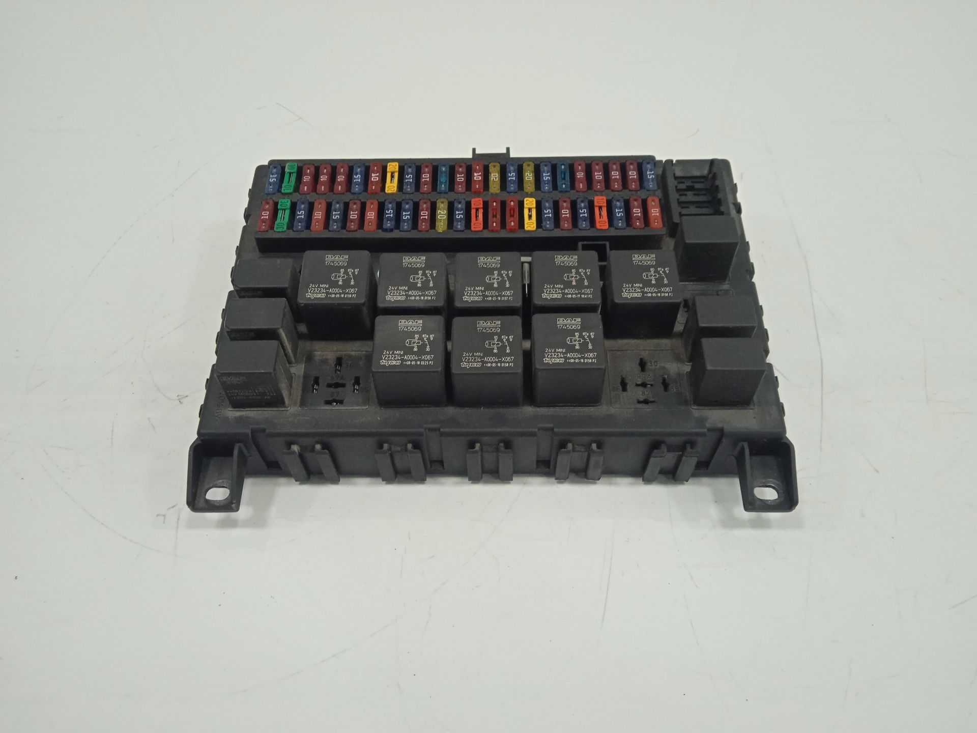 Caja reles / fusibles   no identificado