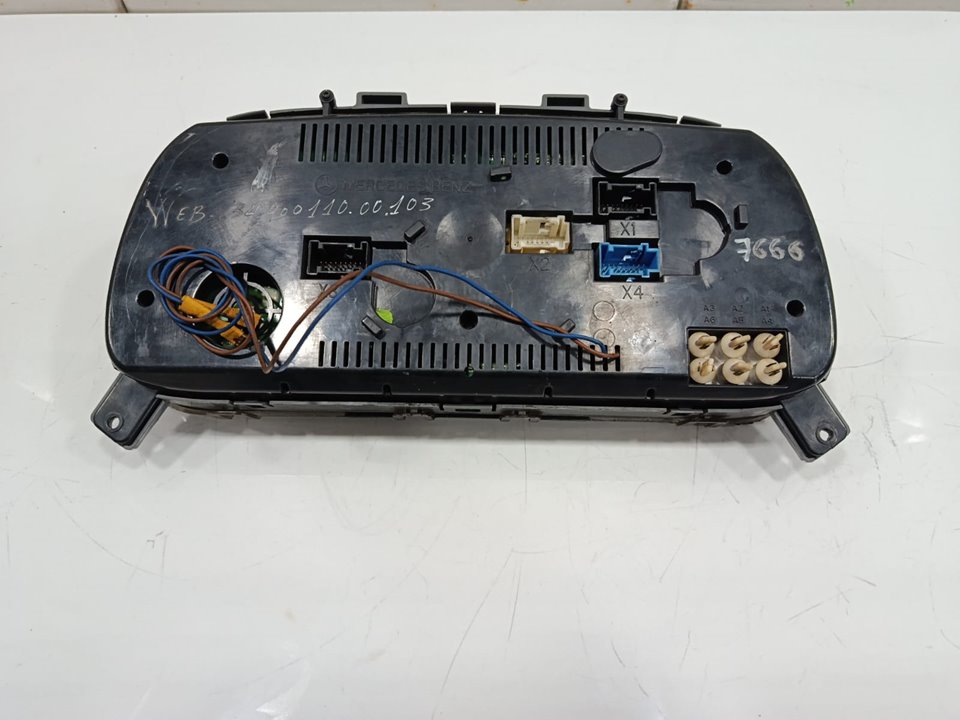 Cuadro instrumentos mercedes-benz  no identificado