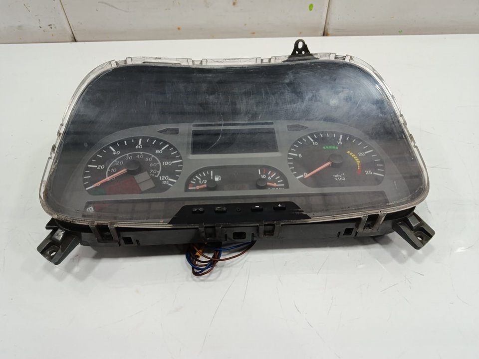 Cuadro instrumentos mercedes-benz  no identificado