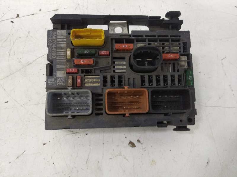 Caja reles / fusibles peugeot 407 sw st confort
