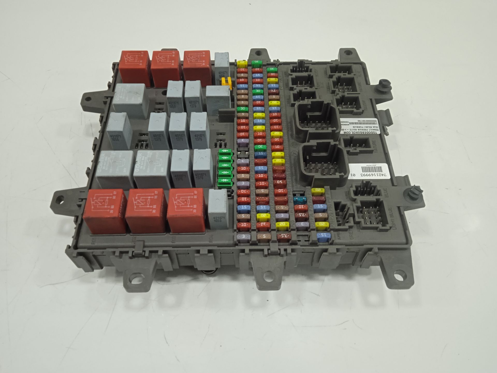 Caja reles / fusibles renault premium route fg 4x2 larga distancia