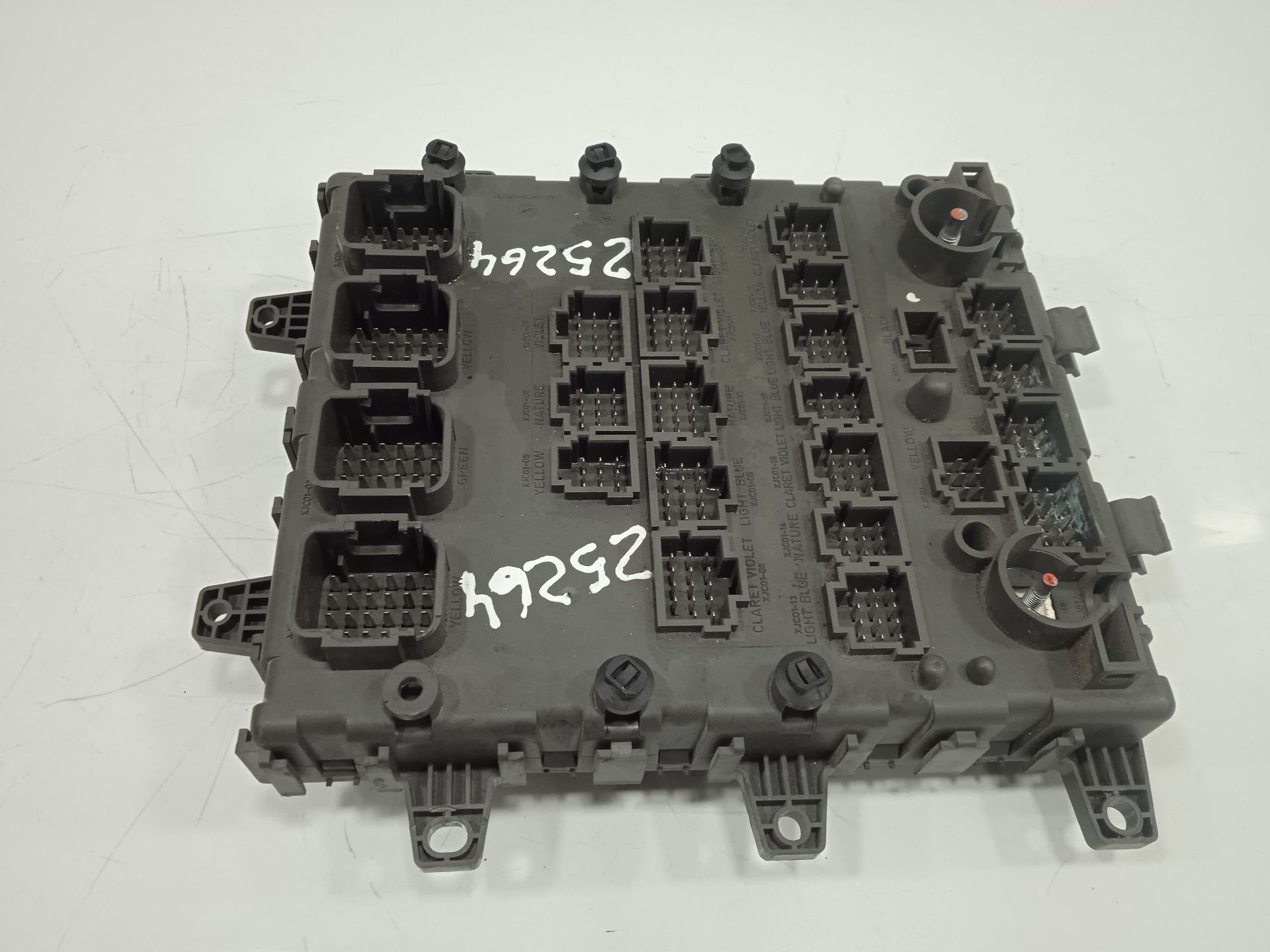 Caja reles / fusibles renault premium route fg 4x2 larga distancia