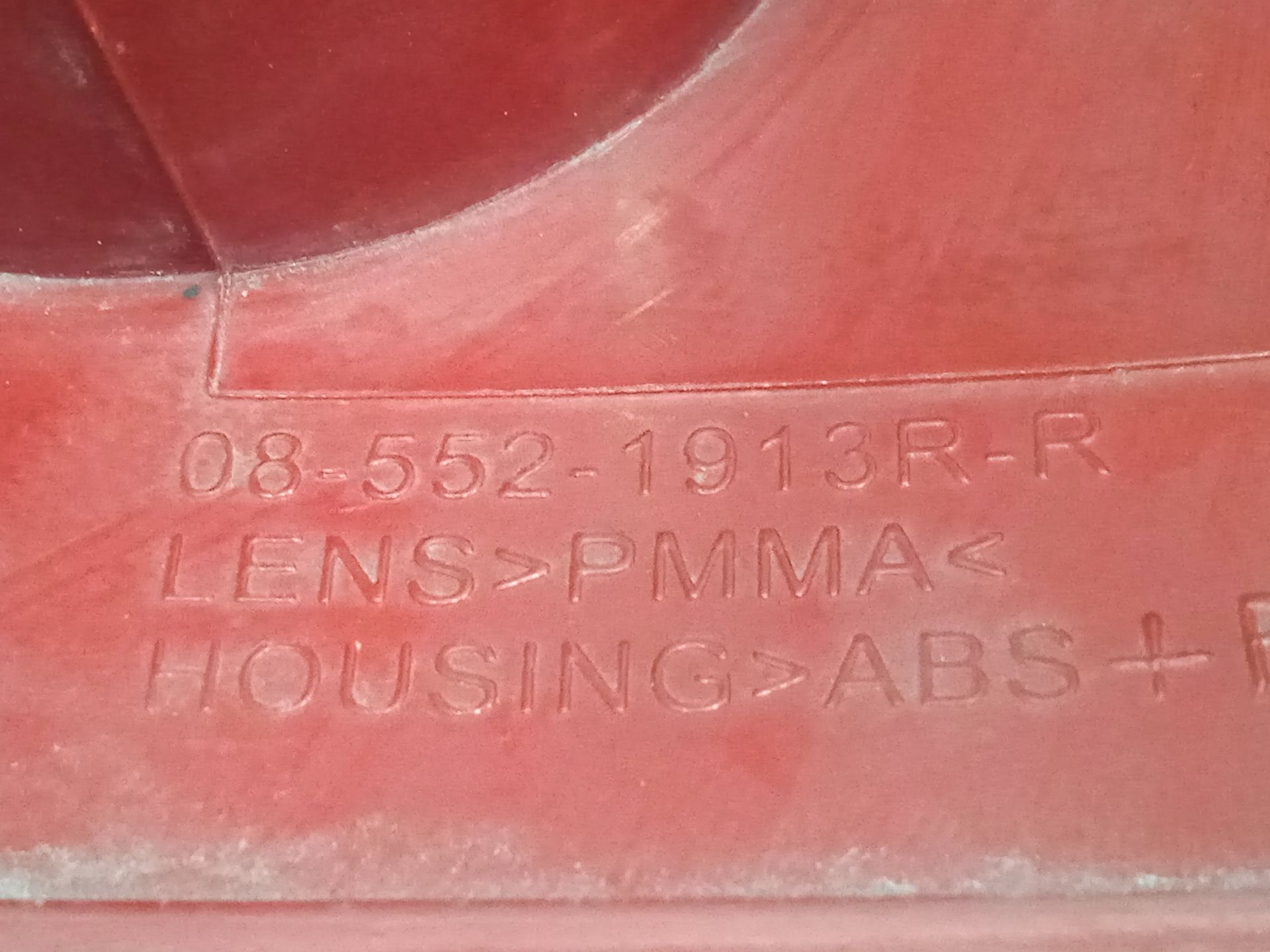 Piloto trasero derecho   no identificado