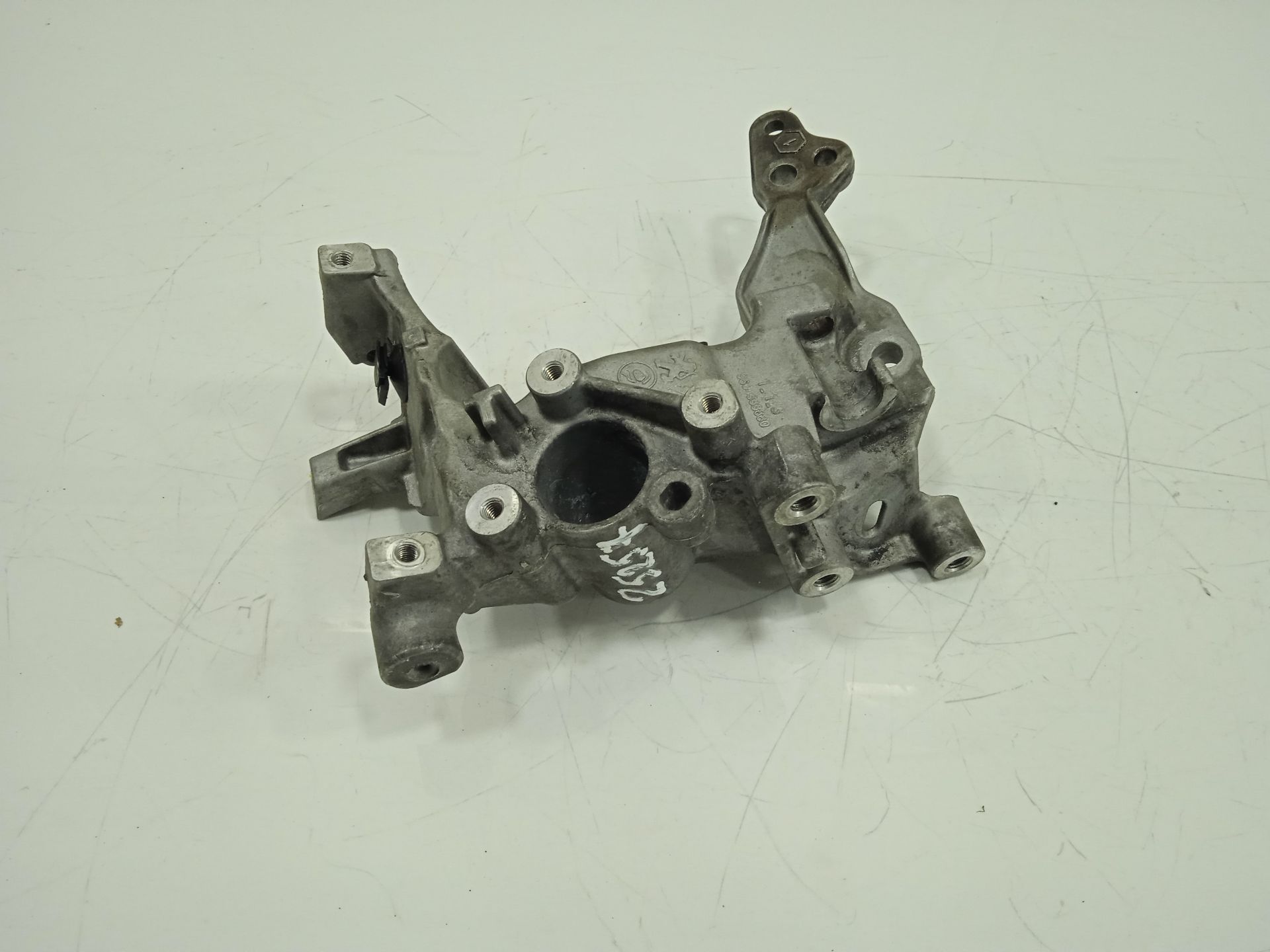 Soporte alternador   no identificado