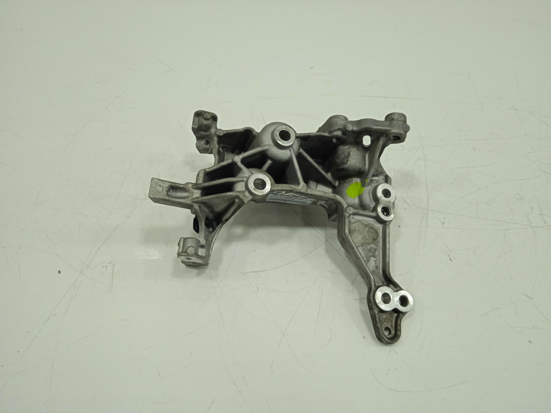 Soporte alternador   no identificado