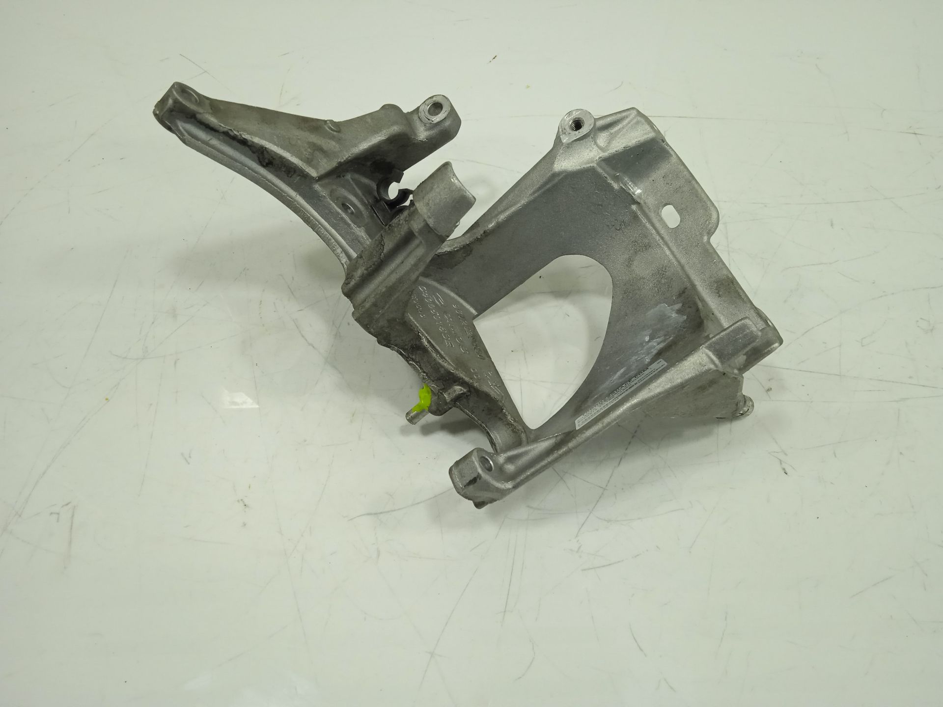 Soporte filtro gasoil   no identificado