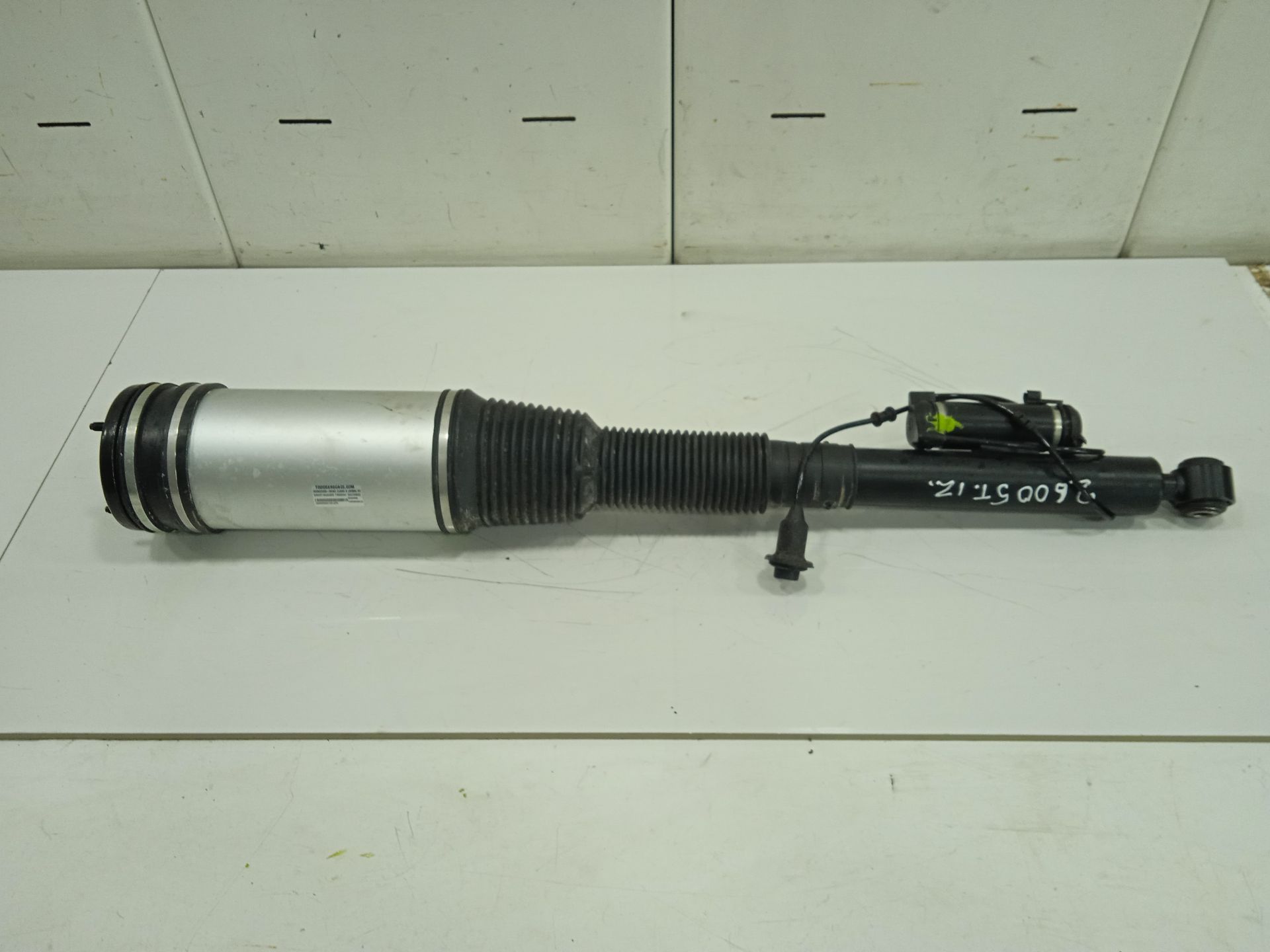 Amortiguador trasero izquierdo mercedes-benz clase s (bm 220) berlina 320 (220.065)