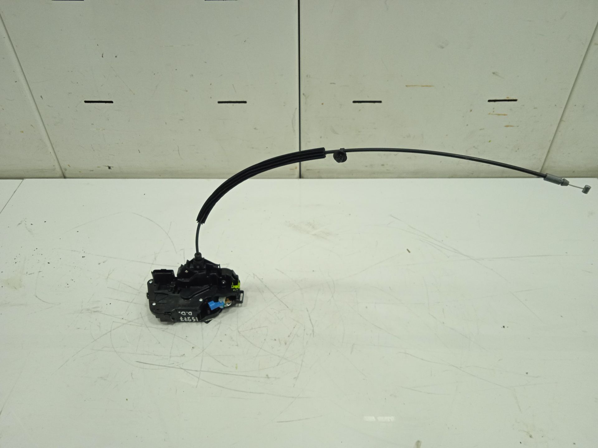 Cerradura puerta delantera derecha   no identificado