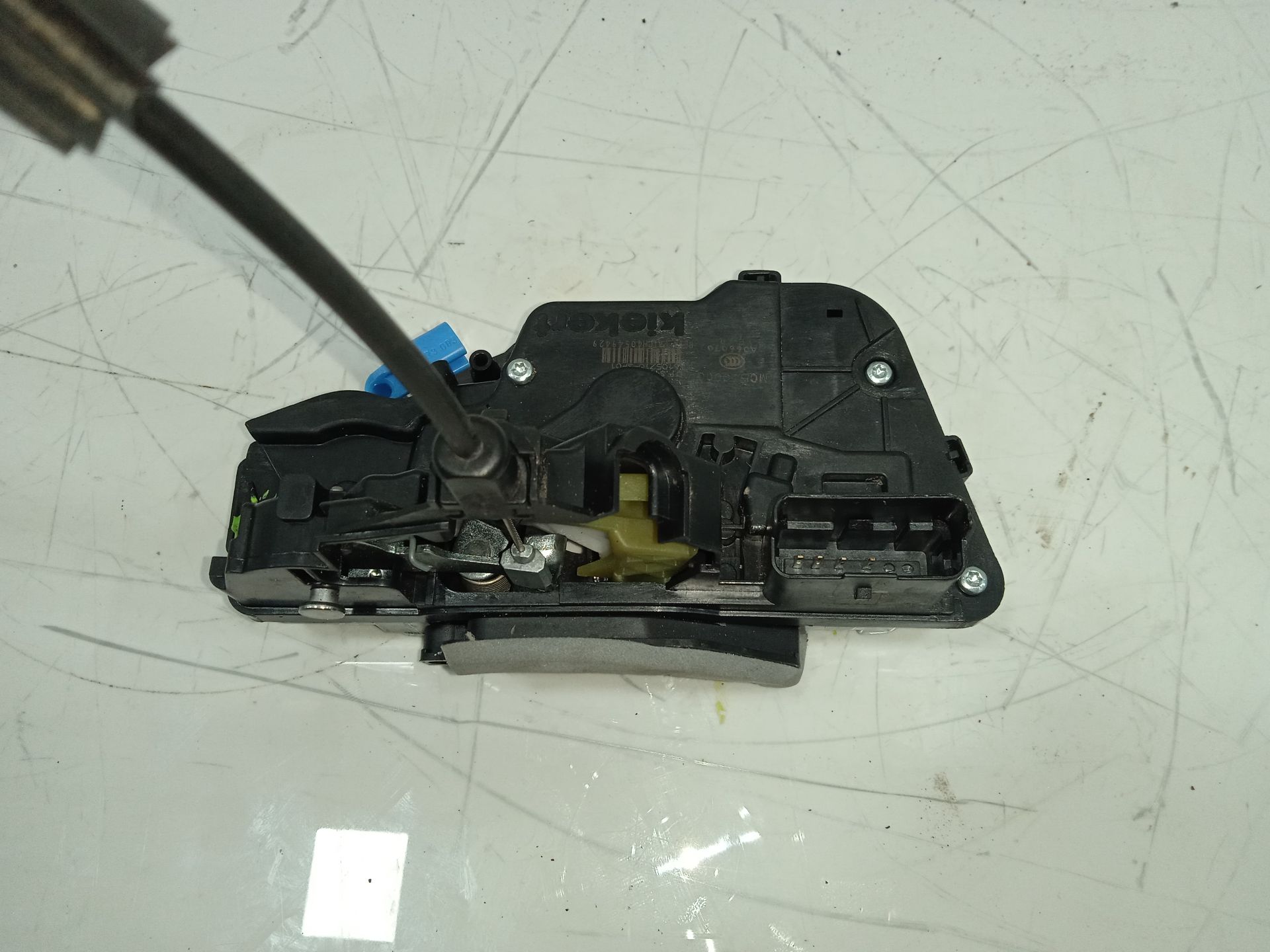 Cerradura puerta delantera derecha   no identificado