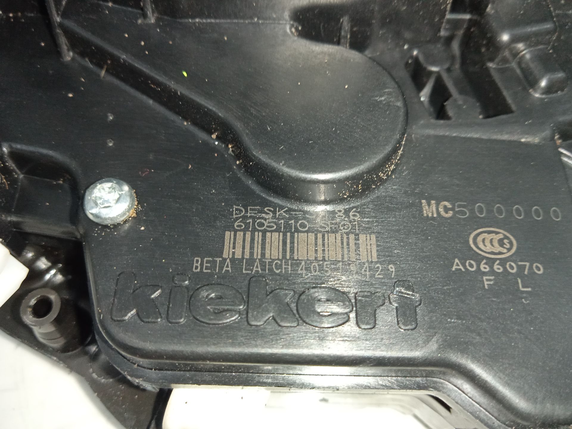 Cerradura puerta delantera izquierda   no identificado