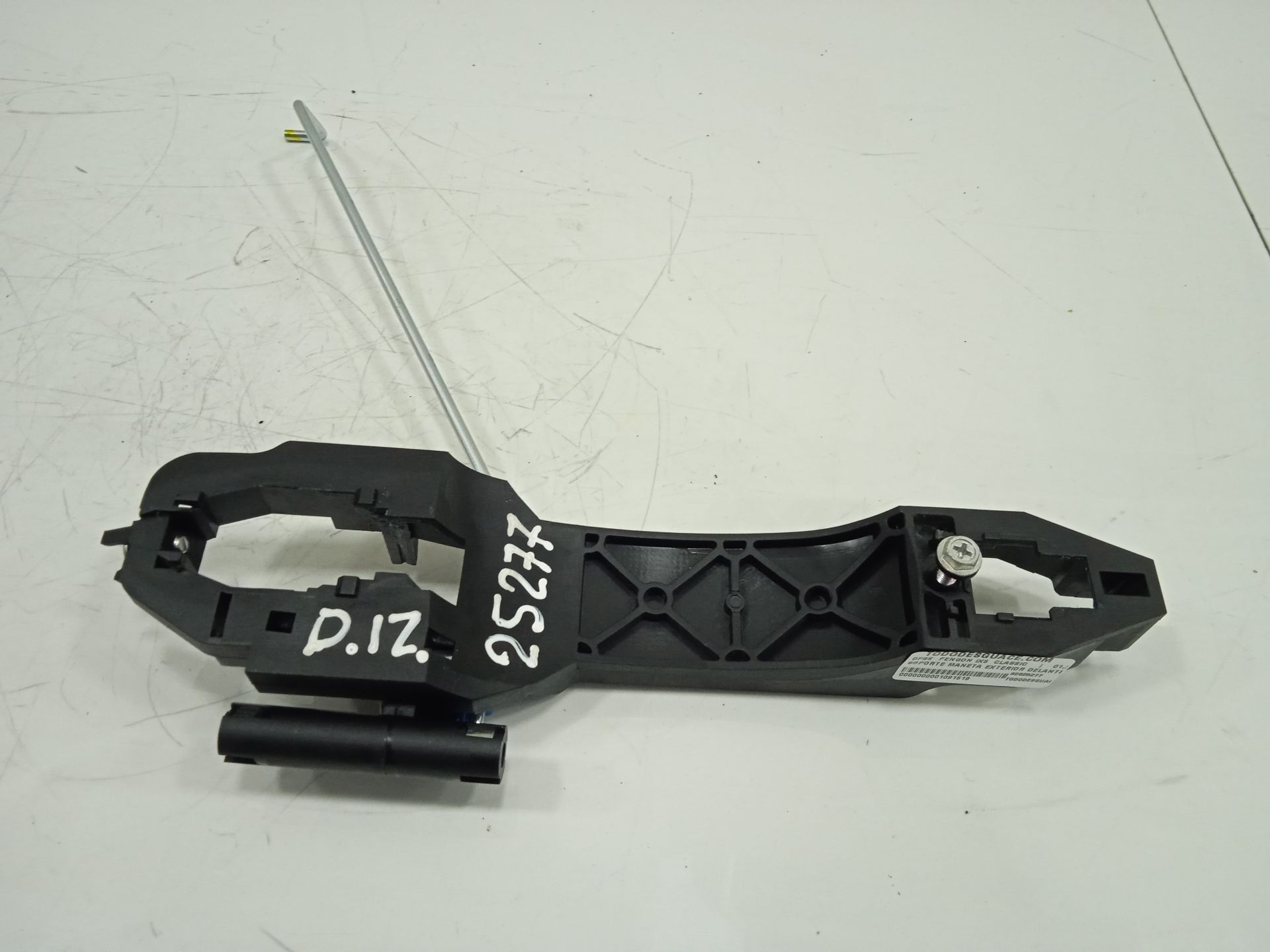 Soporte maneta exterior delantera izquierda   no identificado