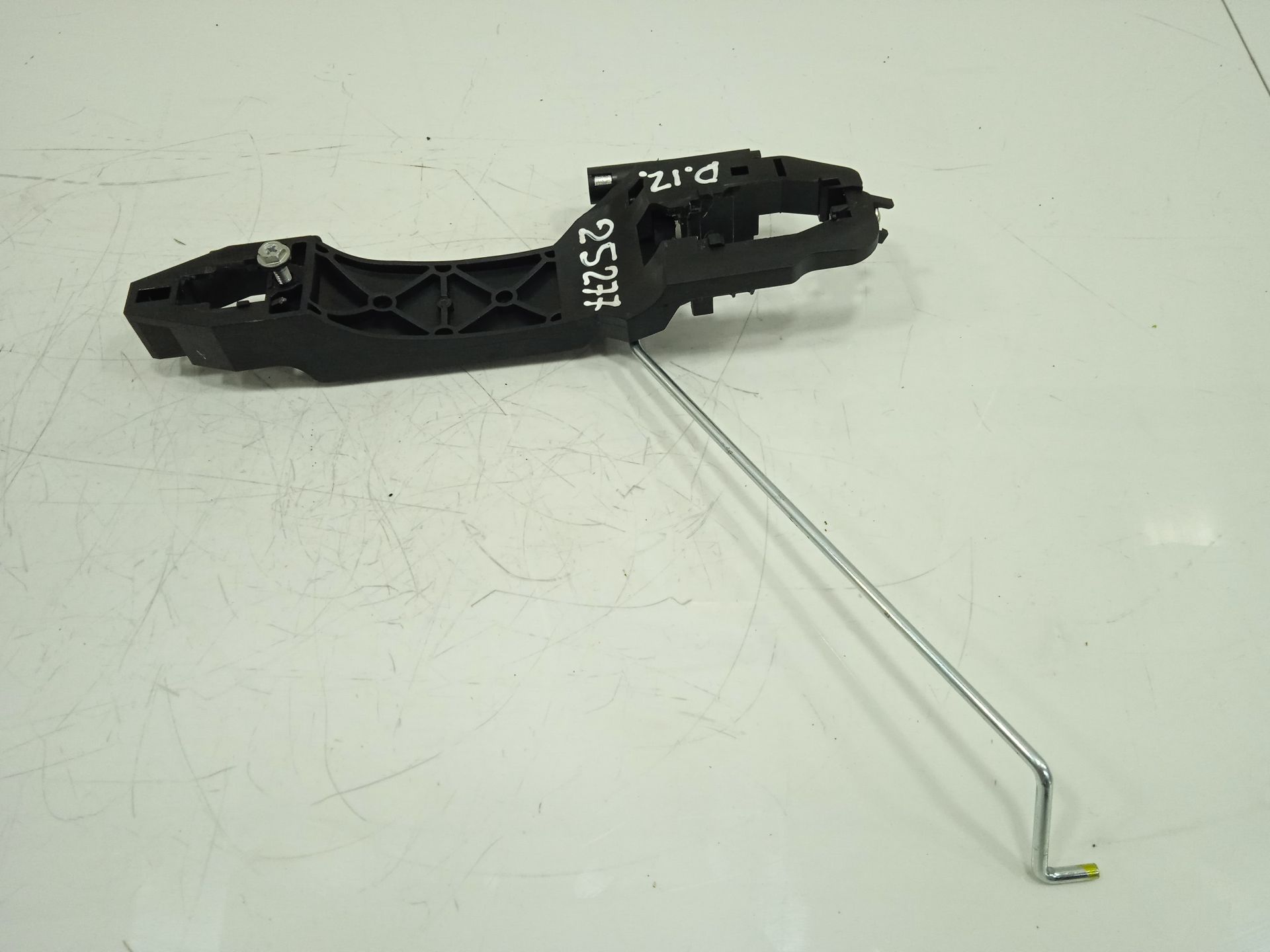 Soporte maneta exterior delantera izquierda   no identificado
