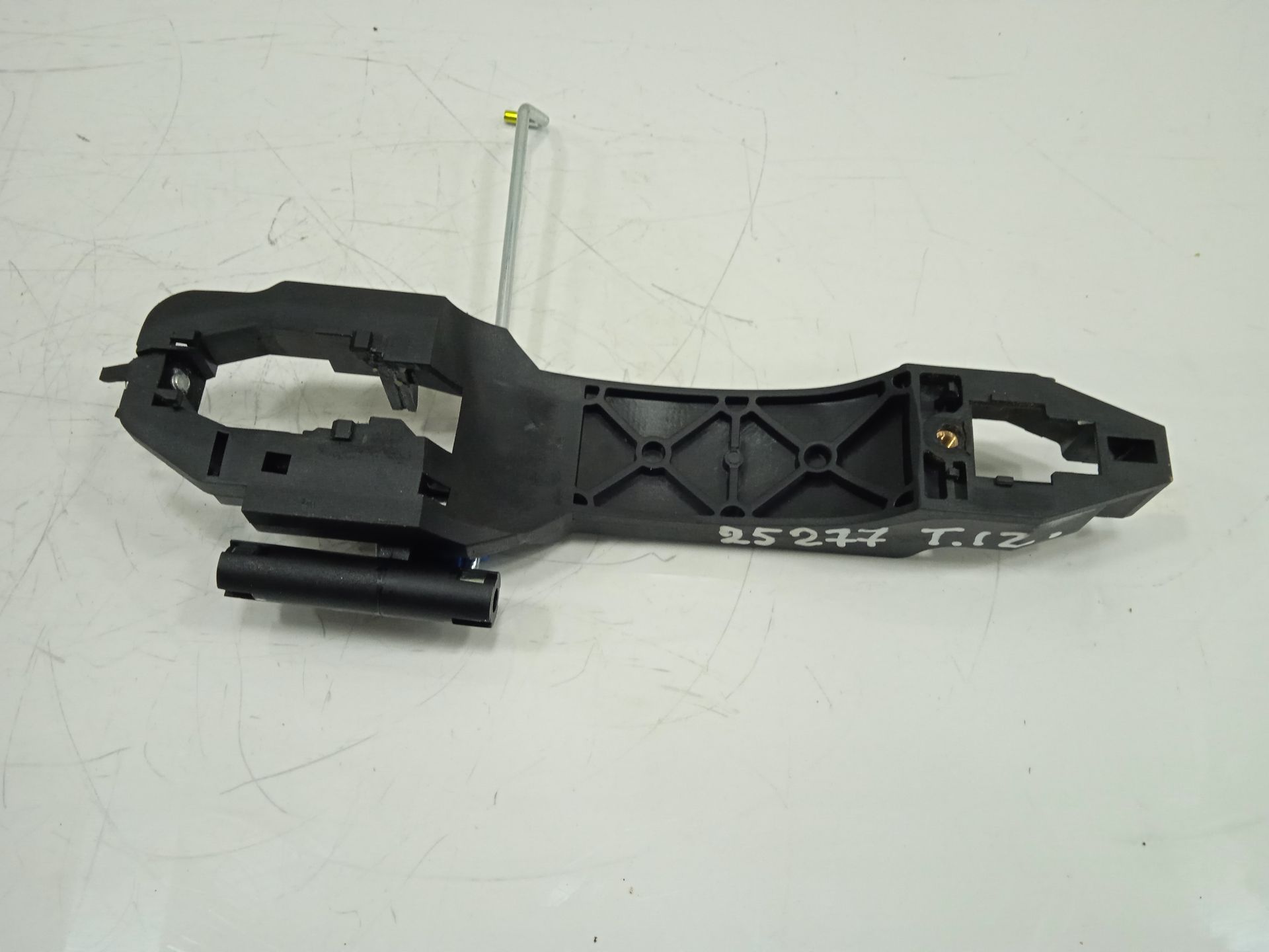 Soporte maneta exterior trasera izquierda   no identificado
