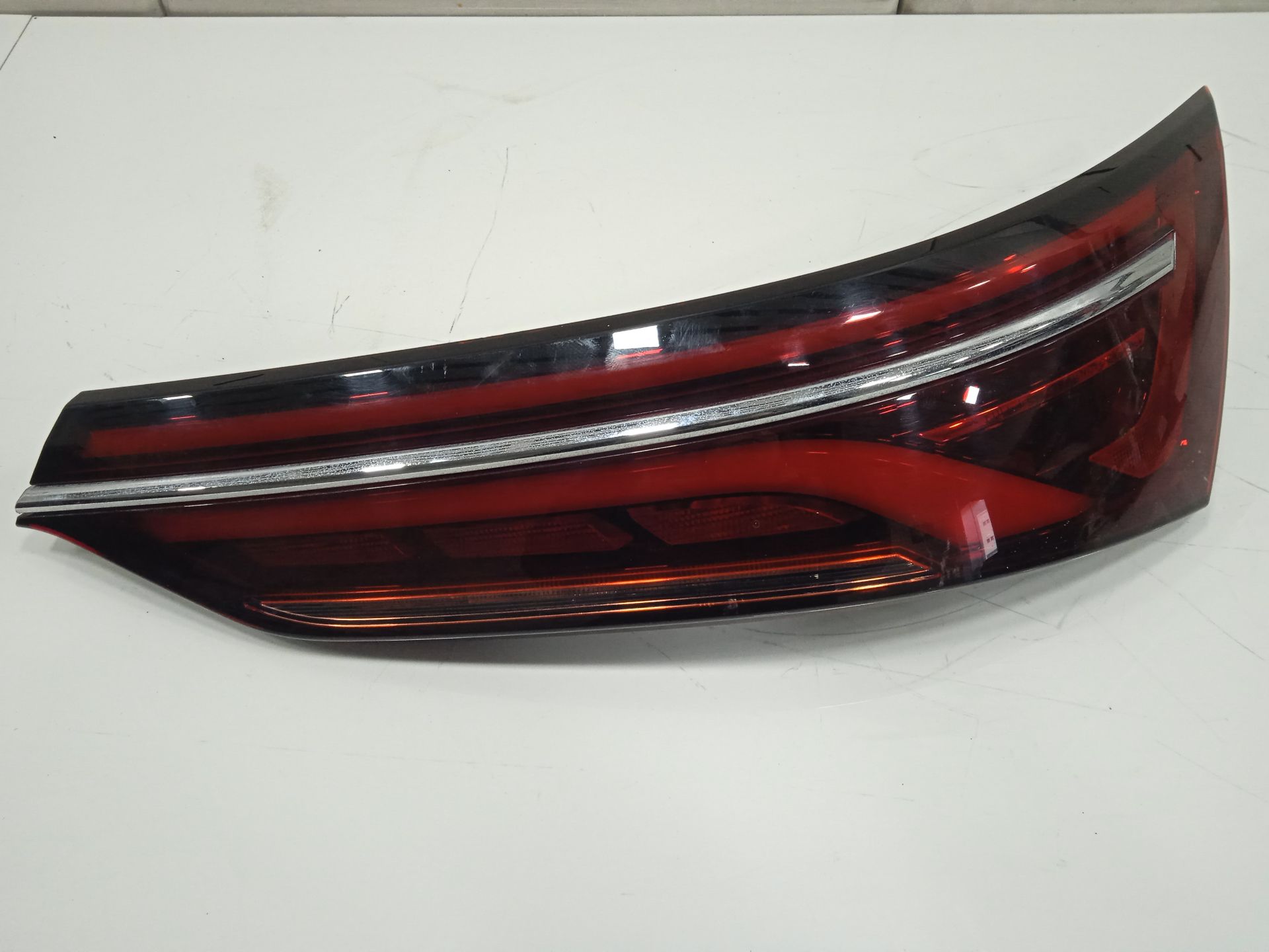 Piloto trasero derecho   no identificado