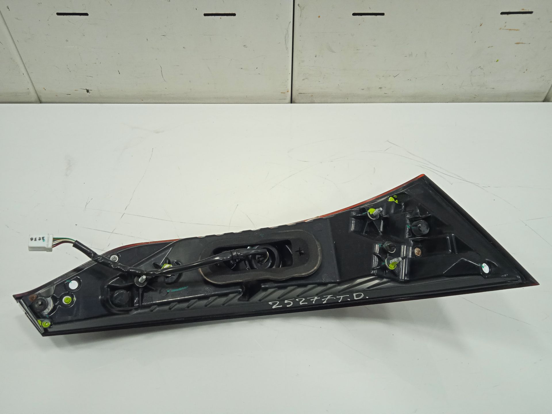 Piloto trasero derecho   no identificado