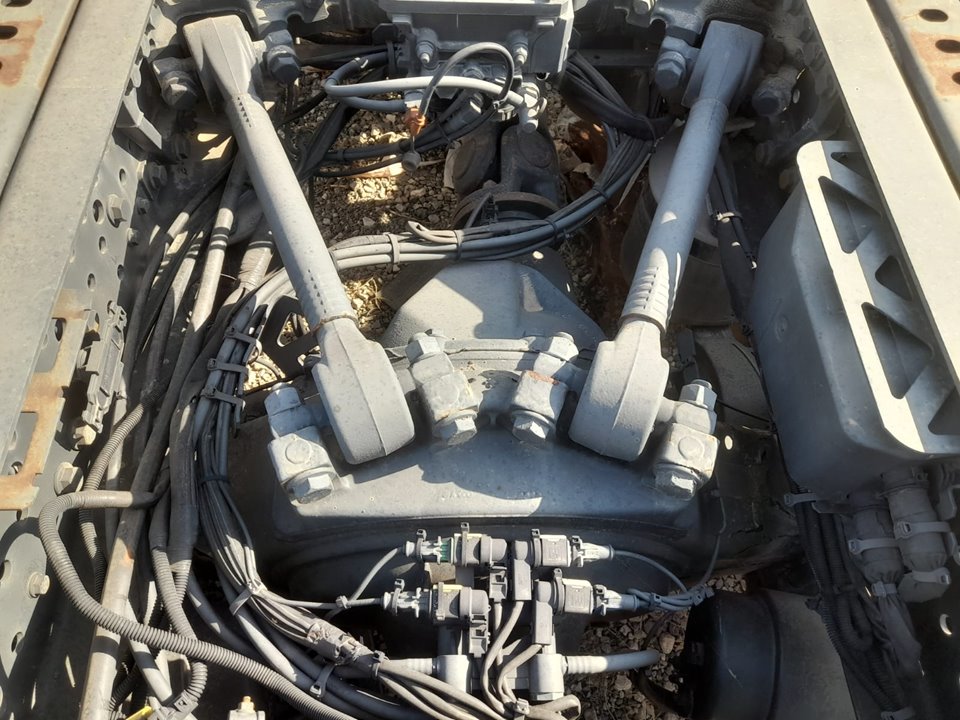 No identificado mercedes-benz actros 4 2-ejes bm 963 (2011) 