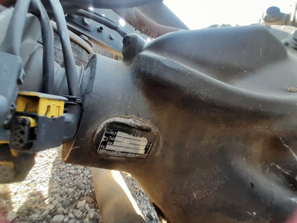 No identificado mercedes-benz actros 4 3-ejes bm 963 (2011) 25xx 6x2 szm l bigspace