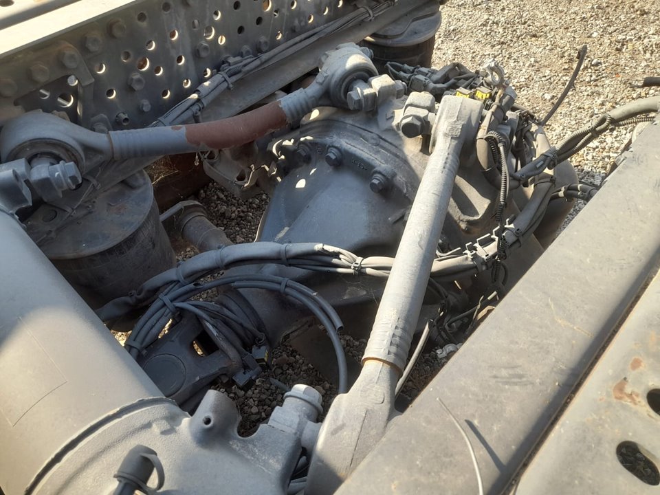 No identificado mercedes-benz actros 4 3-ejes bm 963 (2011) 25xx 6x2 szm l bigspace