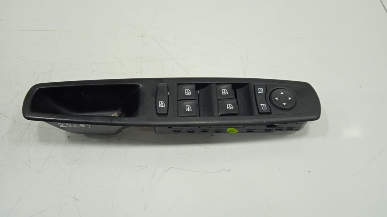 Mando elevalunas delantero izquierdo renault  no identificado