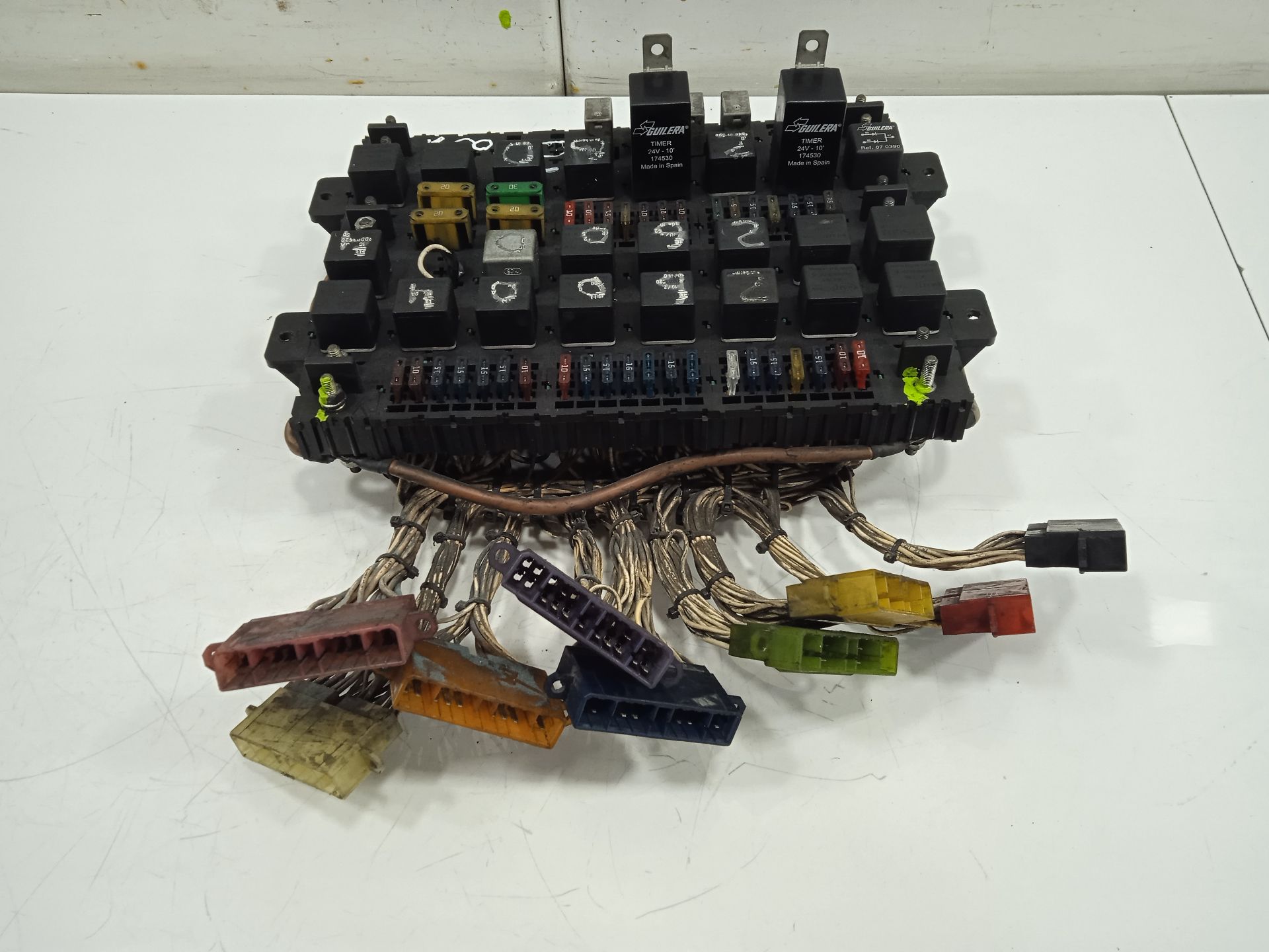 Caja reles / fusibles mercedes-benz  no identificado