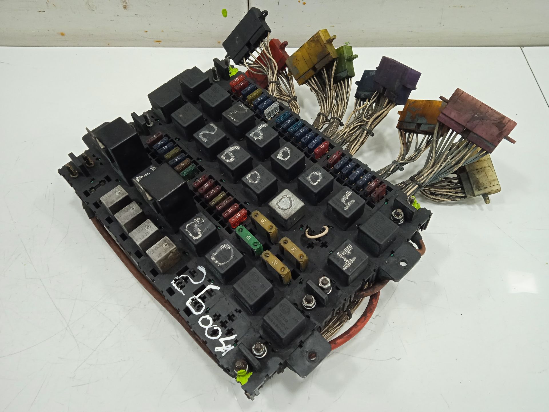 Caja reles / fusibles mercedes-benz  no identificado