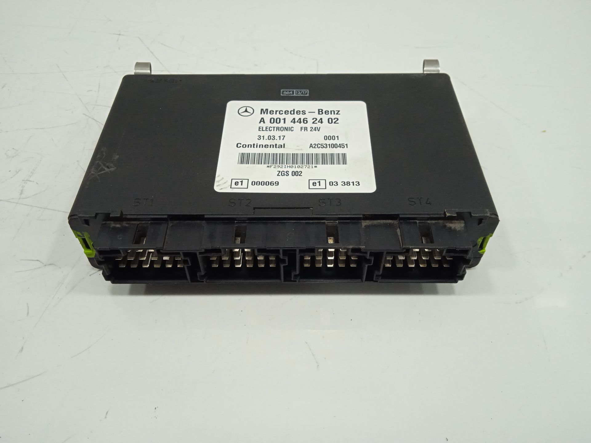 Modulo electronico mercedes-benz  no identificado