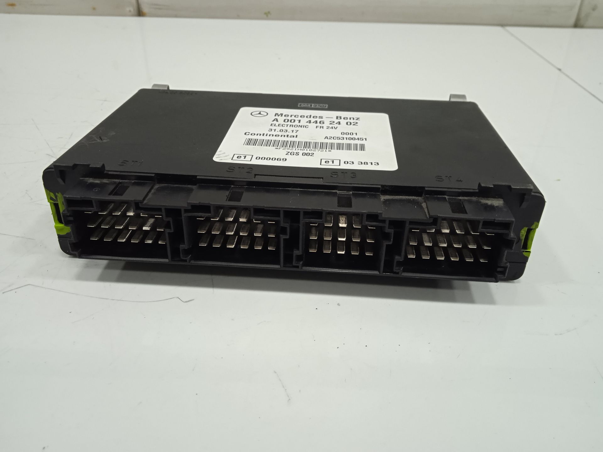 Modulo electronico mercedes-benz  no identificado