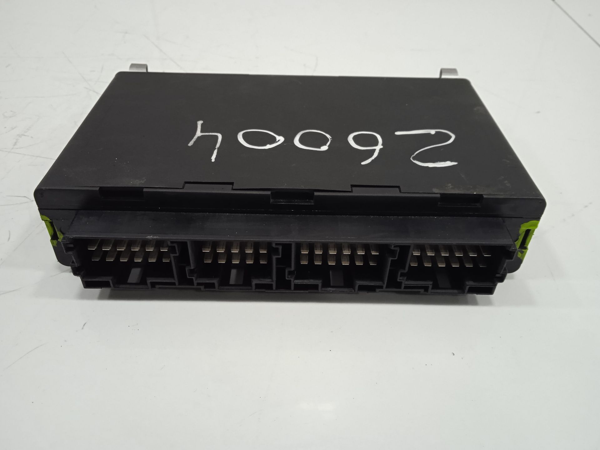 Modulo electronico mercedes-benz  no identificado