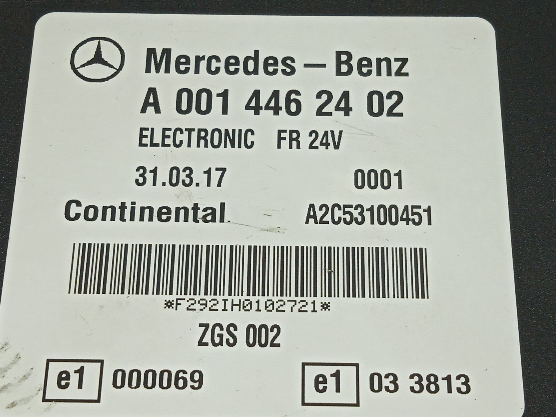 Modulo electronico mercedes-benz  no identificado