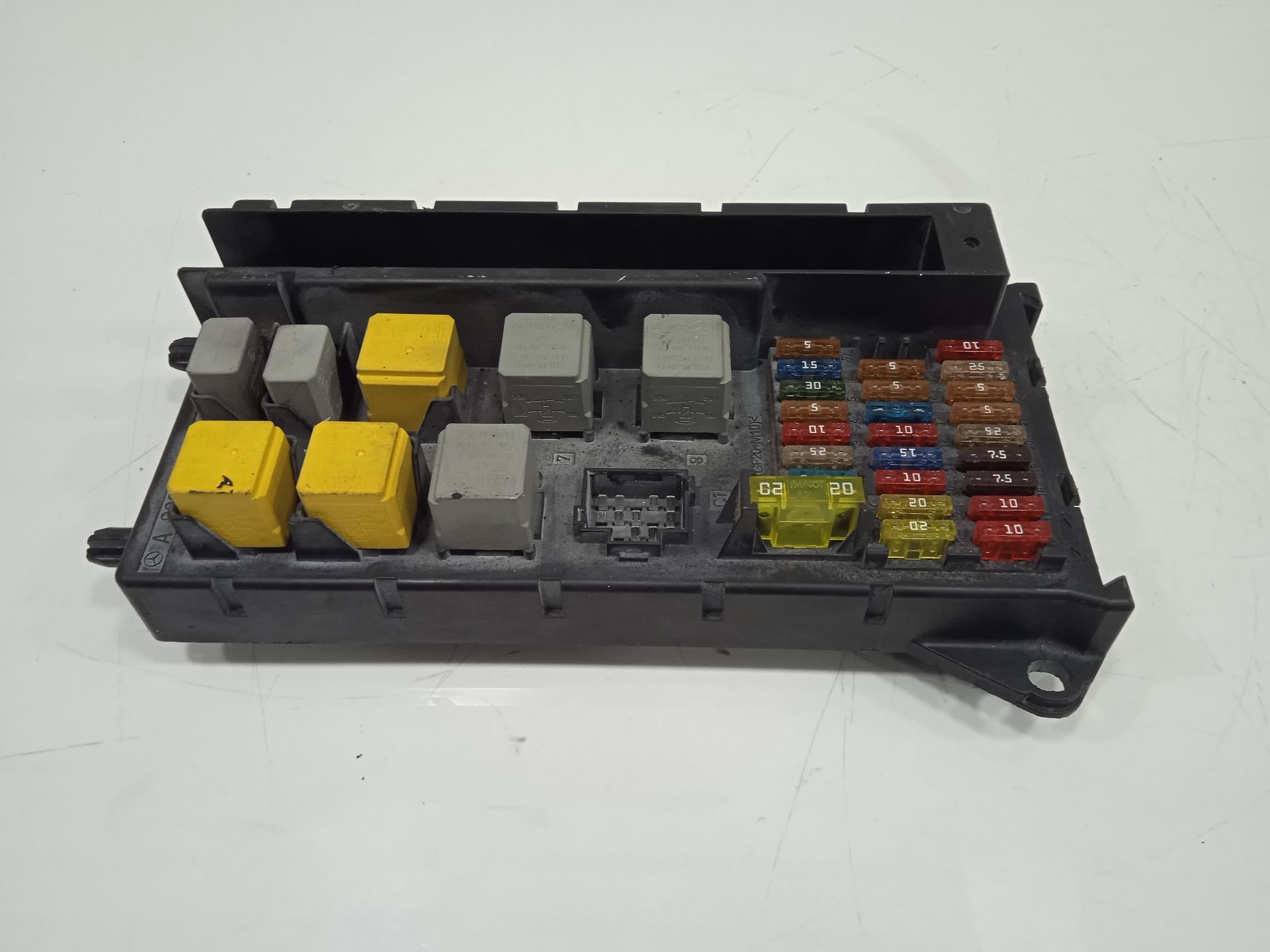 Caja reles / fusibles   no identificado