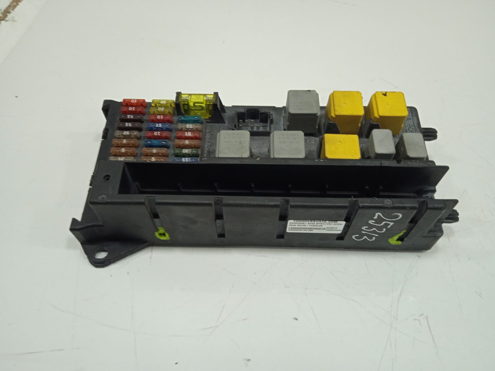 Caja reles / fusibles   no identificado