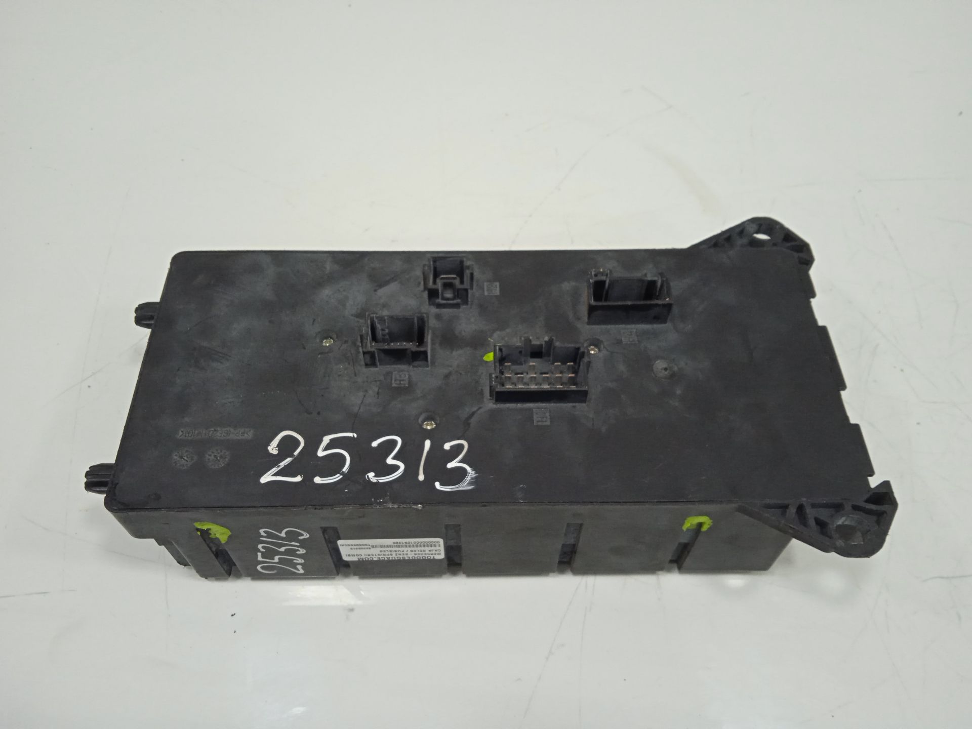 Caja reles / fusibles   no identificado