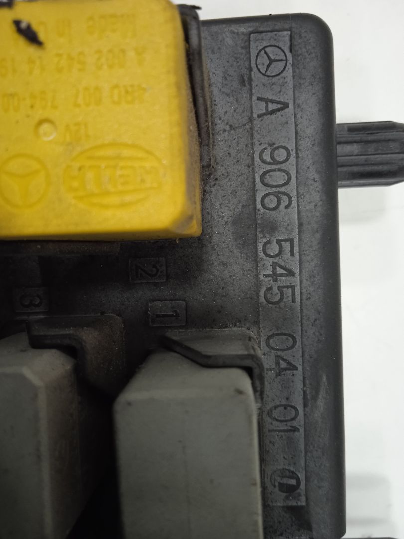 Caja reles / fusibles   no identificado