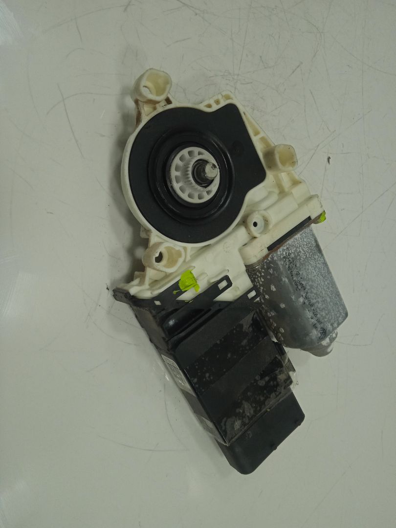 Motor elevalunas delantero izquierdo básico