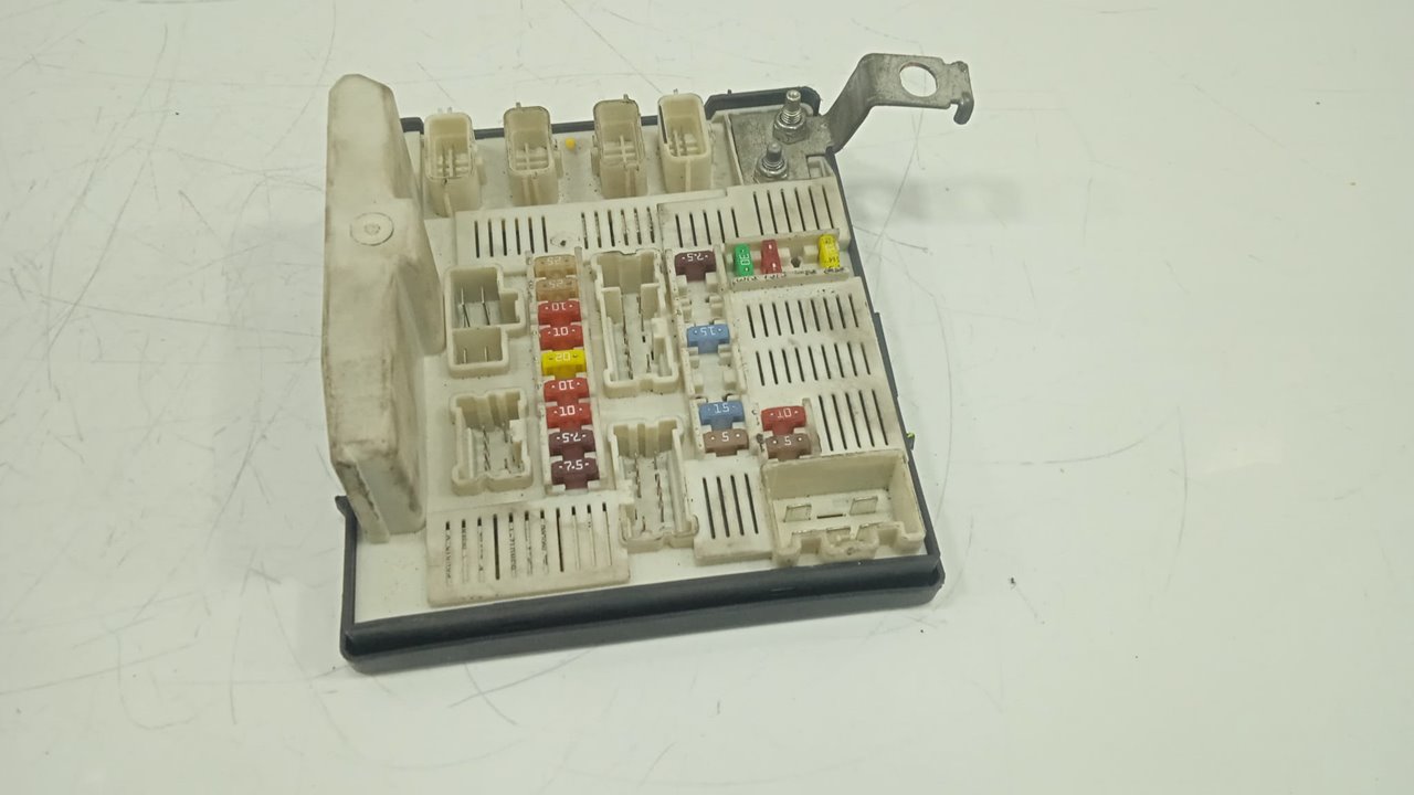 Caja reles / fusibles   no identificado