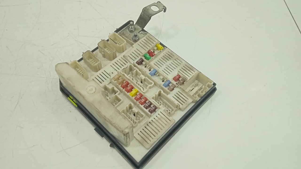 Caja reles / fusibles   no identificado