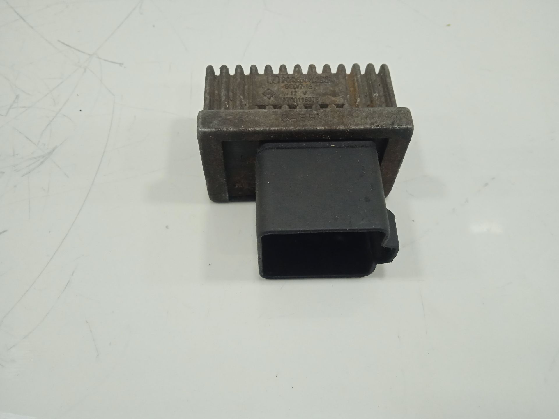 Caja precalentamiento nissan primastar (x83) caja cerrada batalla corta 29