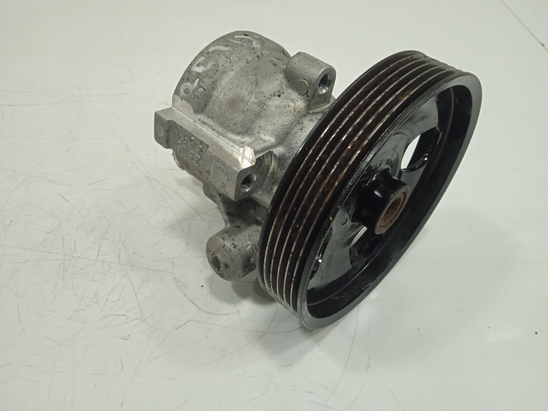 Bomba direccion nissan primastar (x83) caja cerrada batalla corta 29