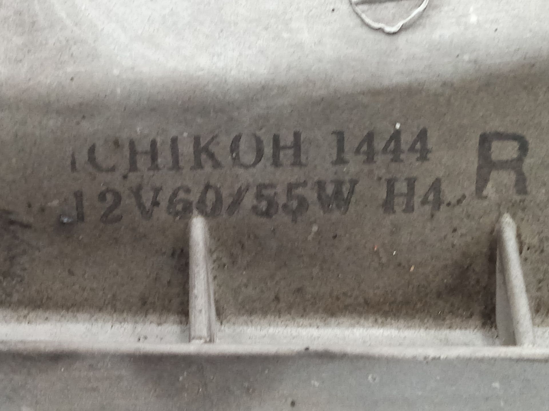 Faro derecho nissan  no identificado