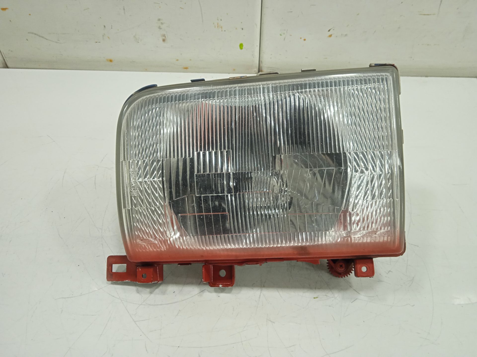 Faro izquierdo nissan  no identificado