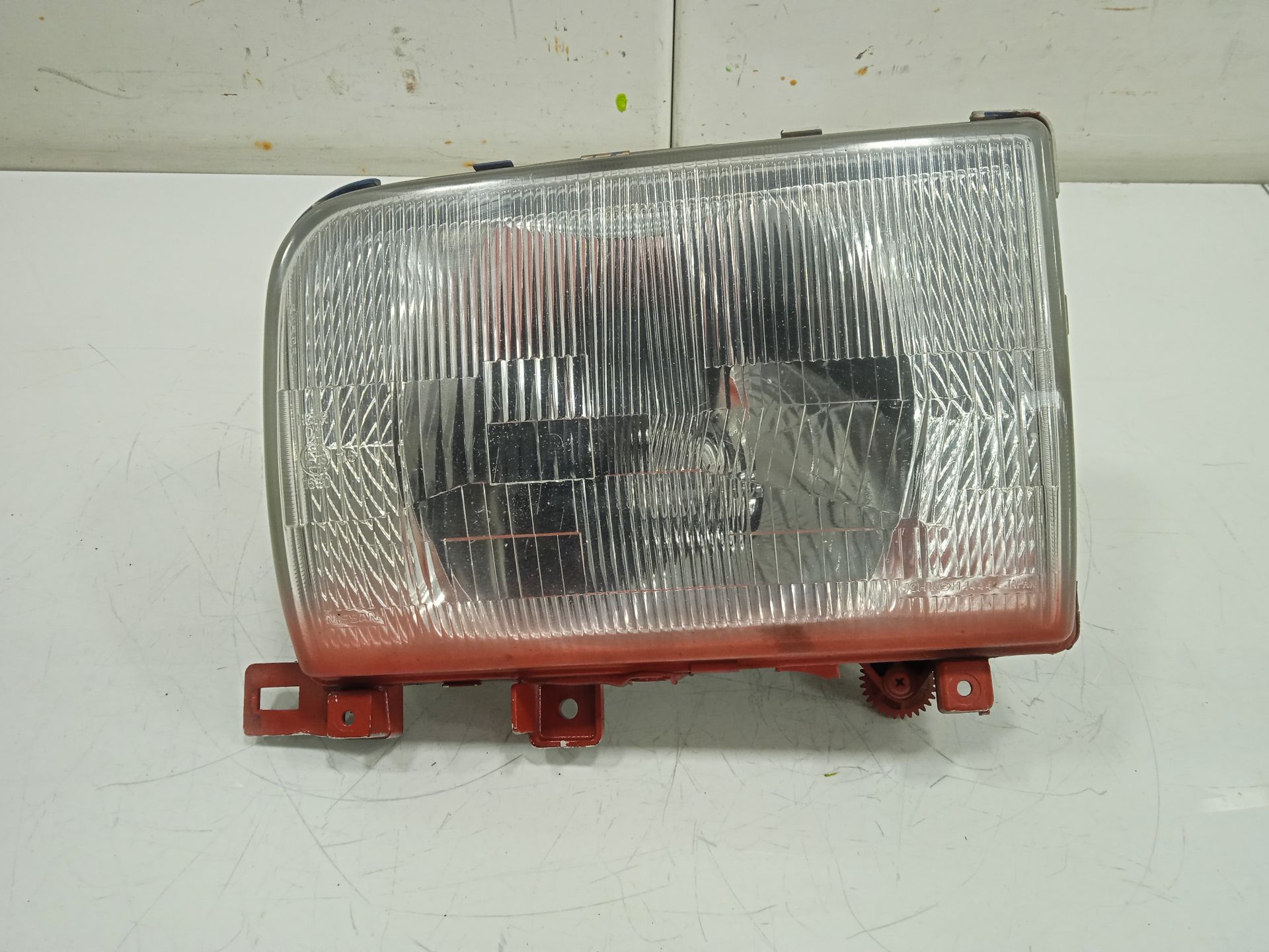 Faro izquierdo nissan  no identificado