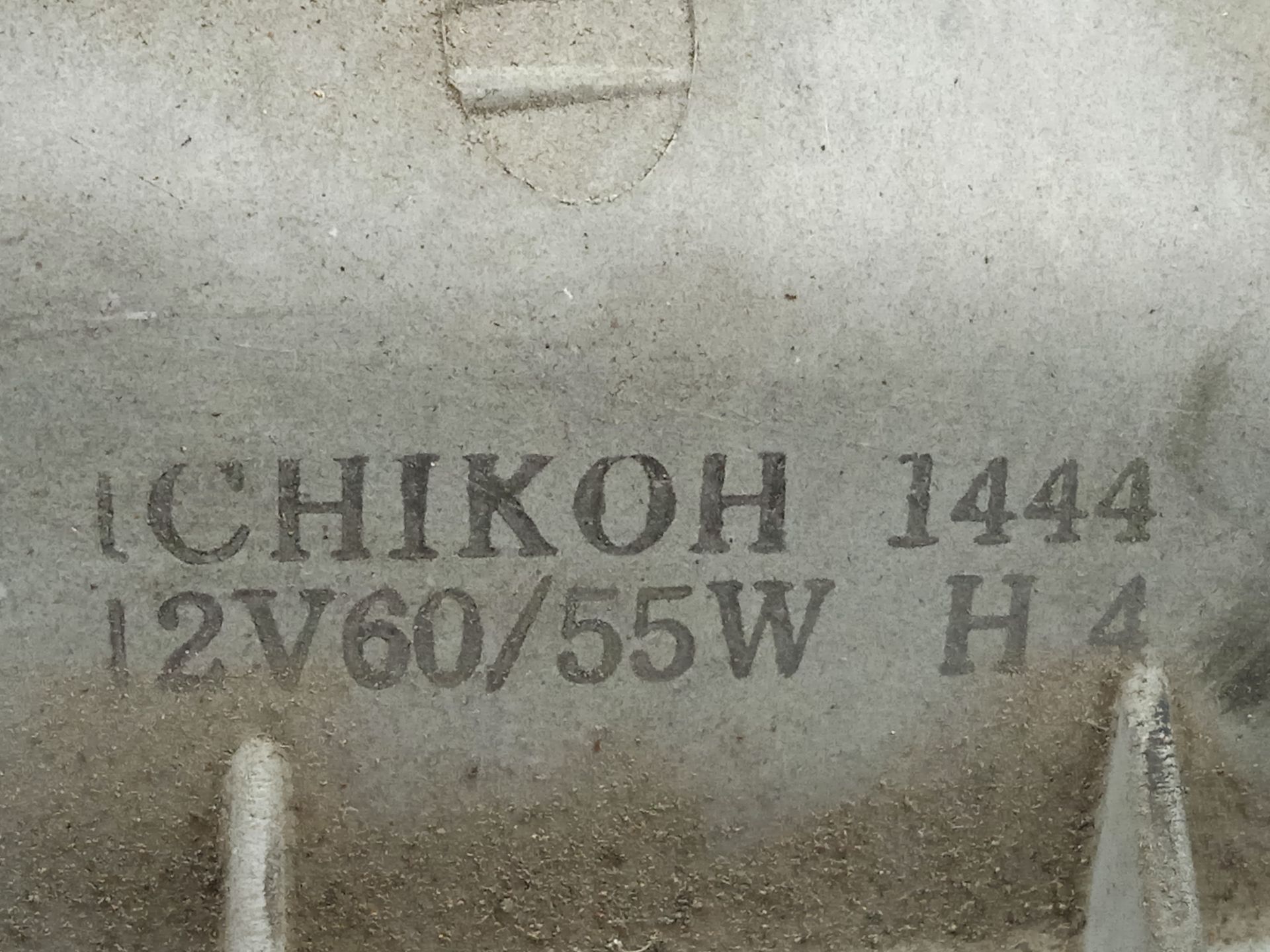 Faro izquierdo nissan  no identificado