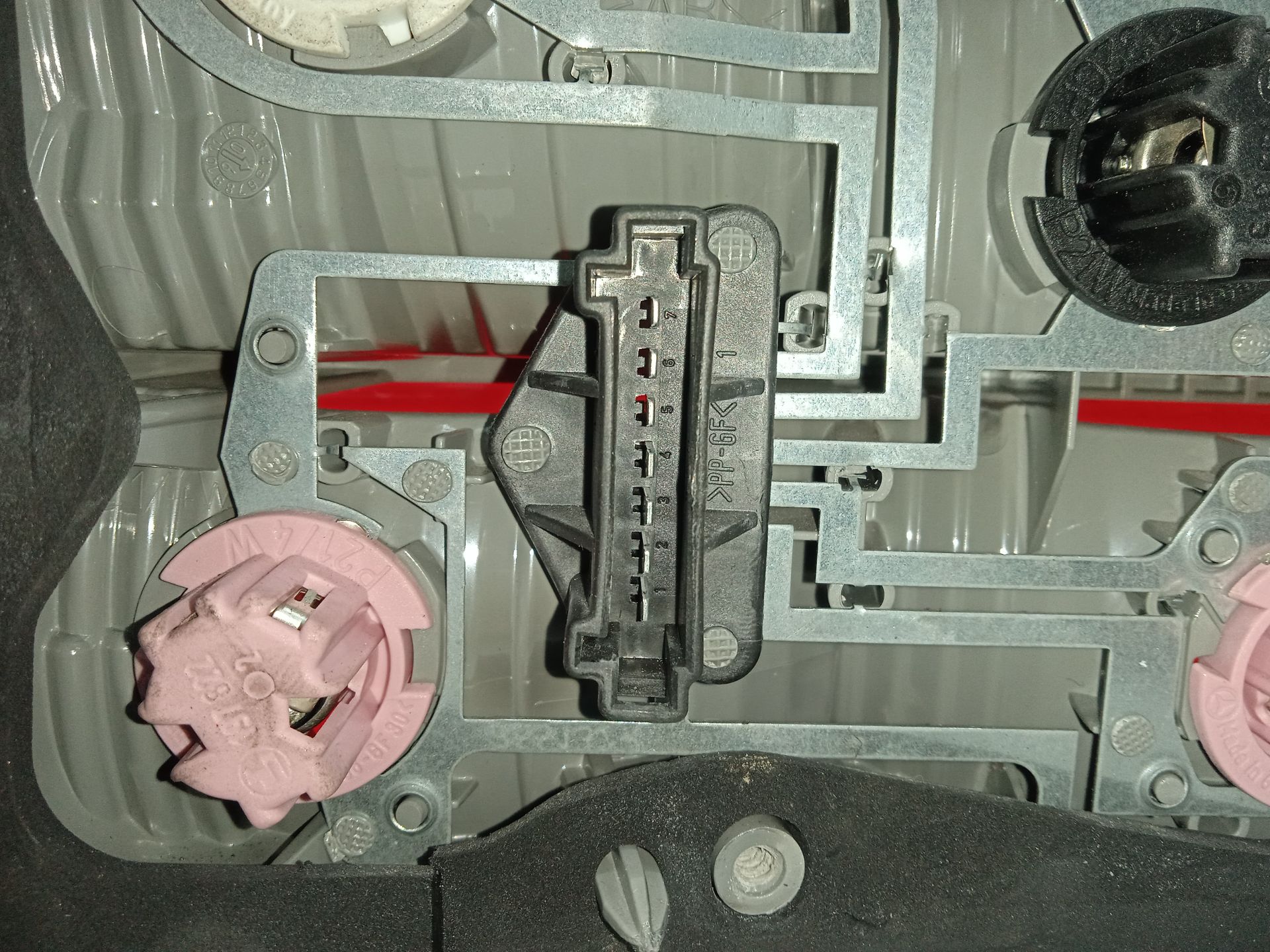 Piloto trasero izquierdo mercedes-benz clase s (bm 220) berlina 320 (220.065)