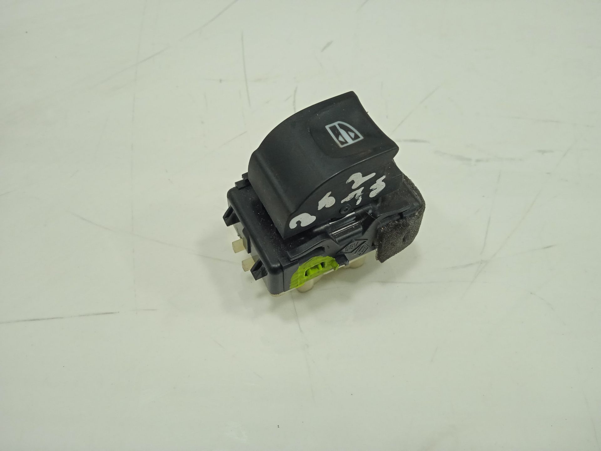 Mando elevalunas delantero derecho renault zoe entry