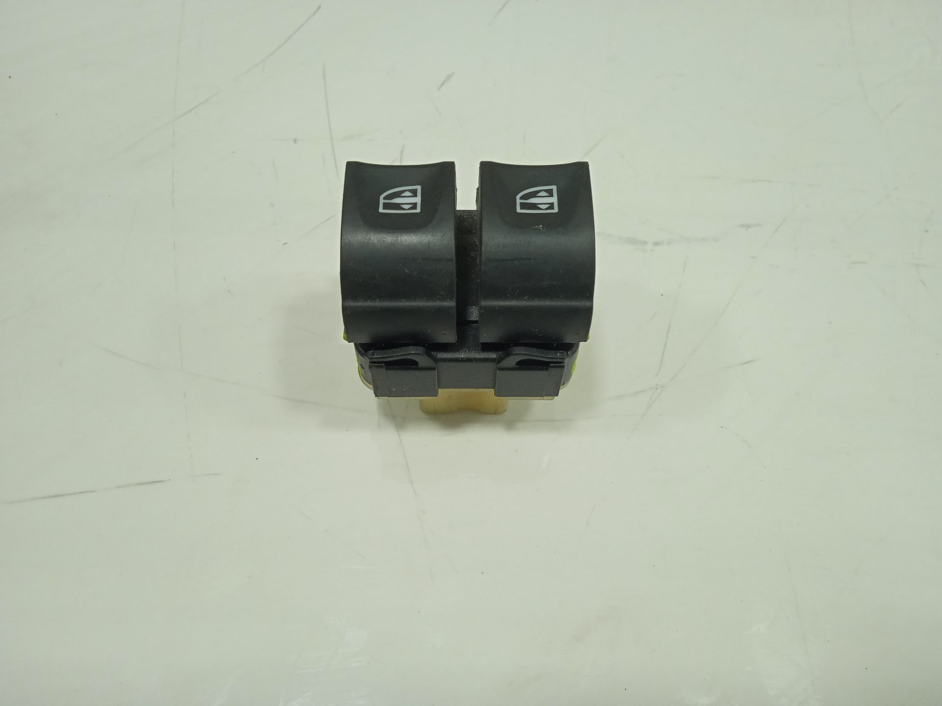 Mando elevalunas delantero izquierdo renault zoe entry