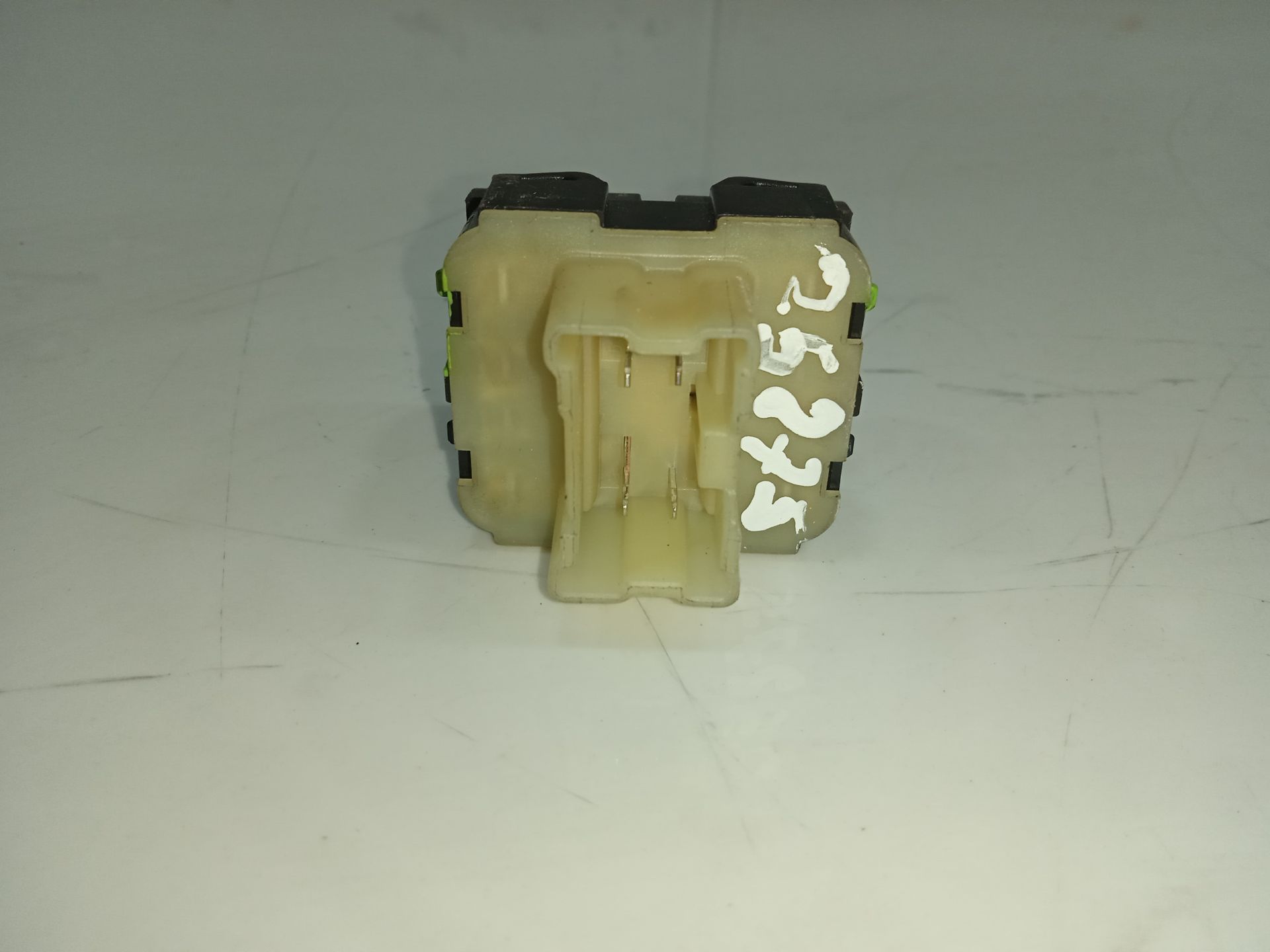 Mando elevalunas delantero izquierdo renault zoe entry