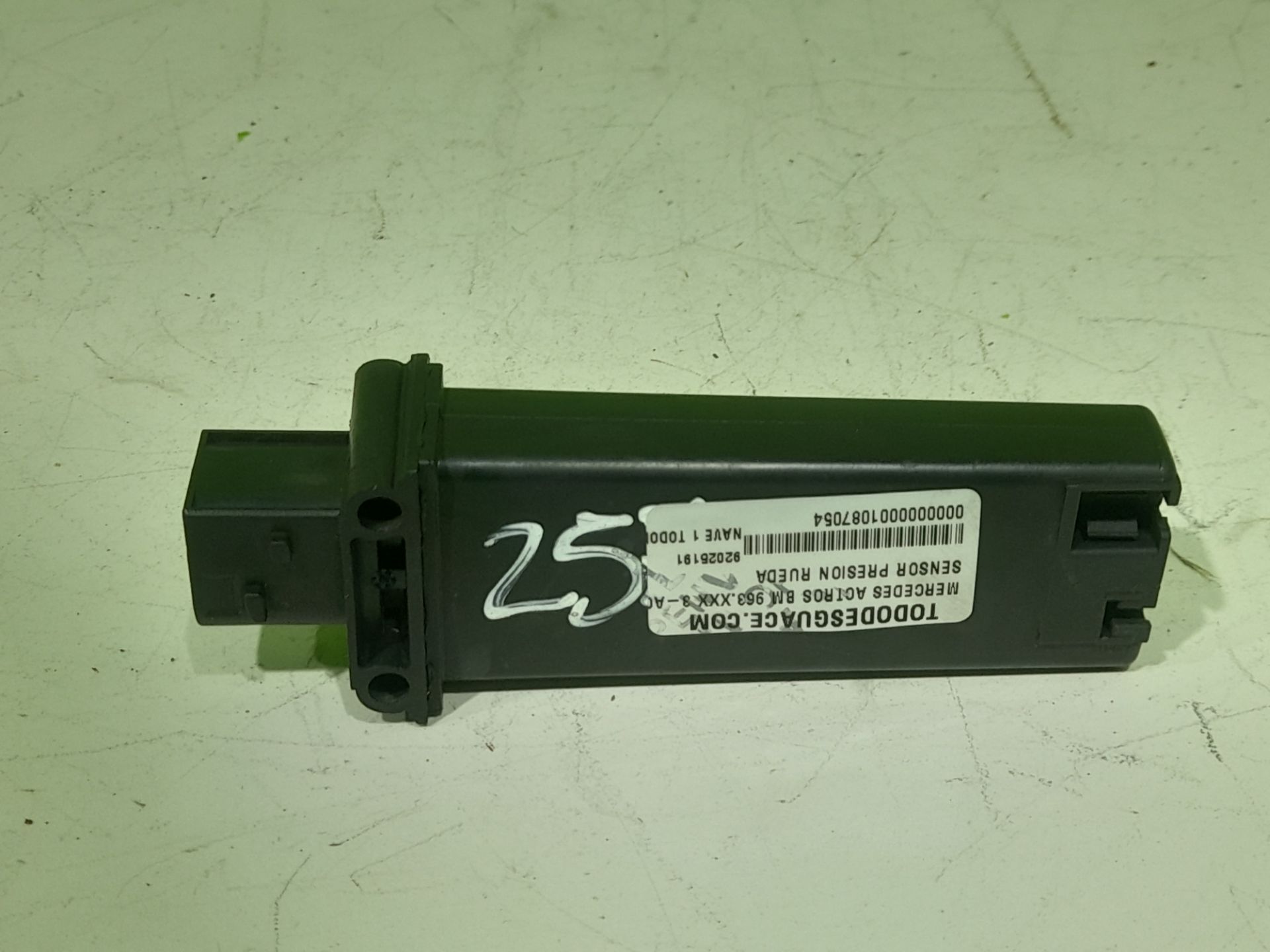 No identificado mercedes-benz actros 4 3-ejes bm 963 (2011) 25xx 6x2 szm l bigspace