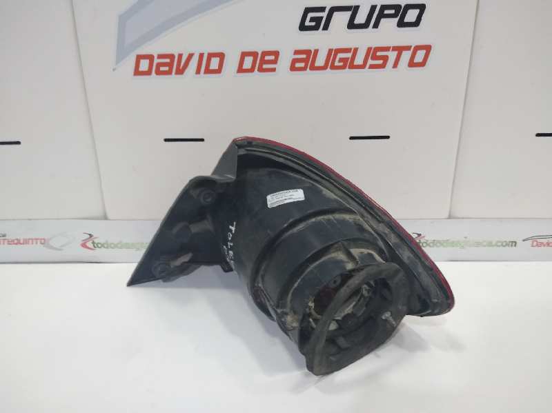 Piloto trasero izquierdo no identificado